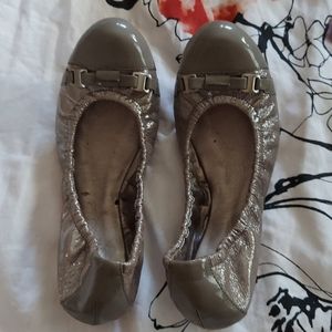 Tahari veronica flats